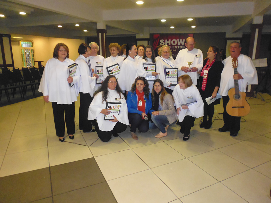 IDOSOS PARTICIPAM DE SHOW DE TALENTOS EM CANELA